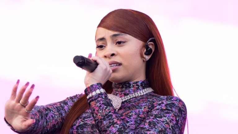 Ice Spice courbe brutalement une fan qui s&rsquo;est glissée dans ses DM