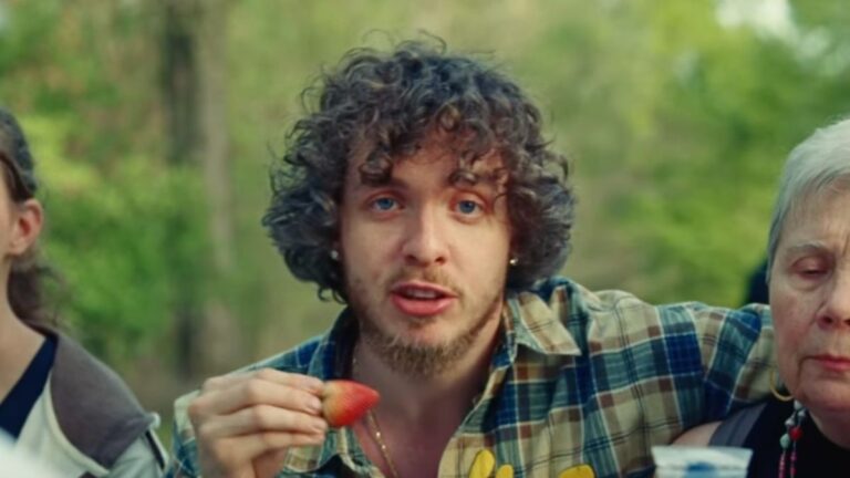 Jack Harlow fait visiter Louisville aux fans dans la vidéo « Ils ne l&rsquo;aiment pas »