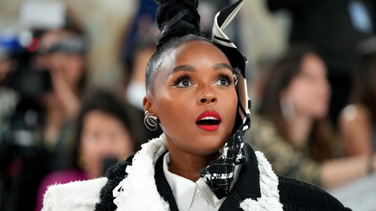 Janelle Monáe fait tourner les têtes avec un piège à soif viral pour t-shirt mouillé