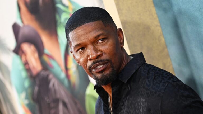 Le cercle intérieur de Jamie Foxx demande des prières alors que l&rsquo;acteur reste hospitalisé