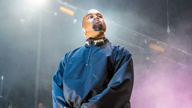 Le manoir en bord de mer de 57 millions de dollars de Kanye West pourrit après avoir perdu son entreprise de construction
