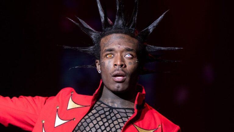 Lil Uzi Vert fait peur aux fans en posant avec une « poupée de cire » effrayante dans le studio