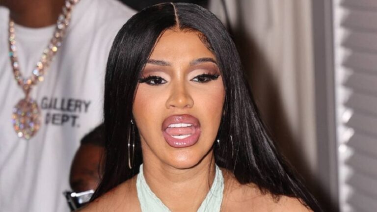 Cardi B est nue et a peur pendant l&rsquo;épilation au laser