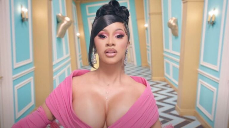 Cardi B veut « le faire sauter » dans un nouveau piège à soif coloré
