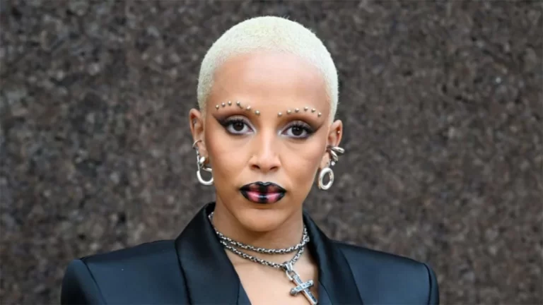 Doja Cat présente un nouvel ajout espiègle à sa famille féline