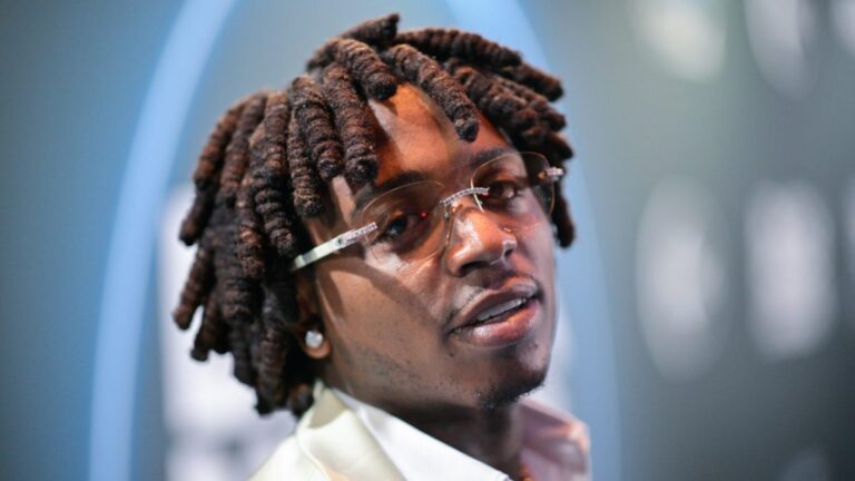 Jacquees accusé d&rsquo;avoir mordu et étouffé une femme alors que des détails choquants sur l&rsquo;arrestation émergent