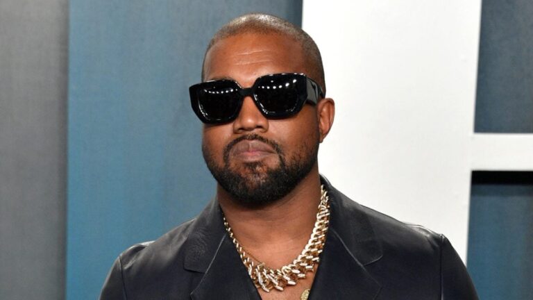 Kanye West adopte la tradition japonaise nue à la fête de son 46e anniversaire