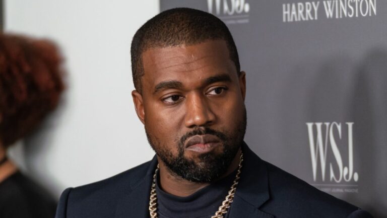 Kanye West poursuivi en justice pour une dispute entre White Lives Matter et l&rsquo;éditeur de « Vogue »