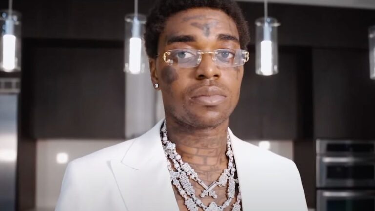 Kodak Black s&rsquo;en prend à un fan qui lui dit de « retourner en prison et de se dégriser »