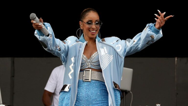 Mya recrée &lsquo;Best Of Me&rsquo; en Caroline du Nord Fit & Looks tout aussi bien 20 ans plus tard