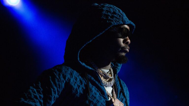 Offset interprète « Ric Flair Drip » au défilé Li-Ning pour la Fashion Week de Paris
