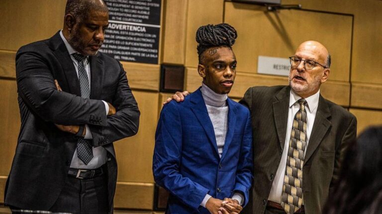 YNW Melly demande des « prières » dans le cadre d&rsquo;un procès pour double meurtre