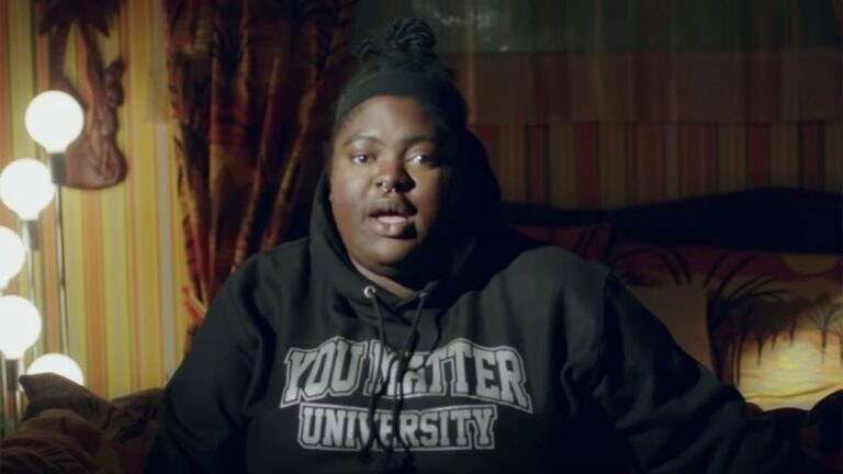 CHIKA s&rsquo;attaque aux trolls souffrant d&rsquo;insuffisance rénale tout en faisant le point sur la santé de ses fans