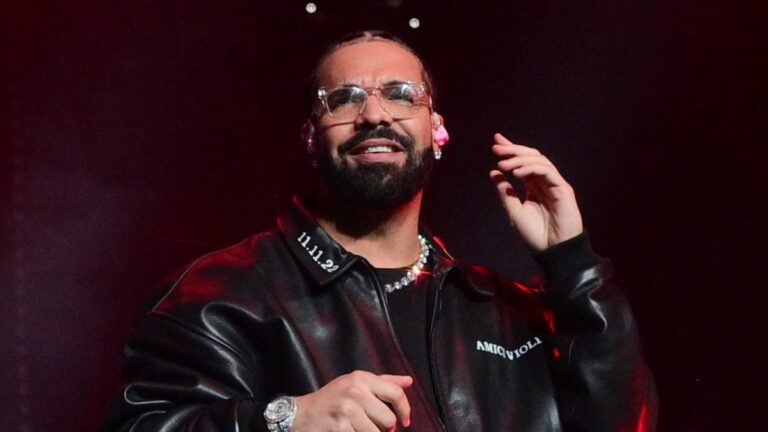 Drake joue avec du sperme géant pendant l&rsquo;ouverture de la tournée It&rsquo;s All A Blur