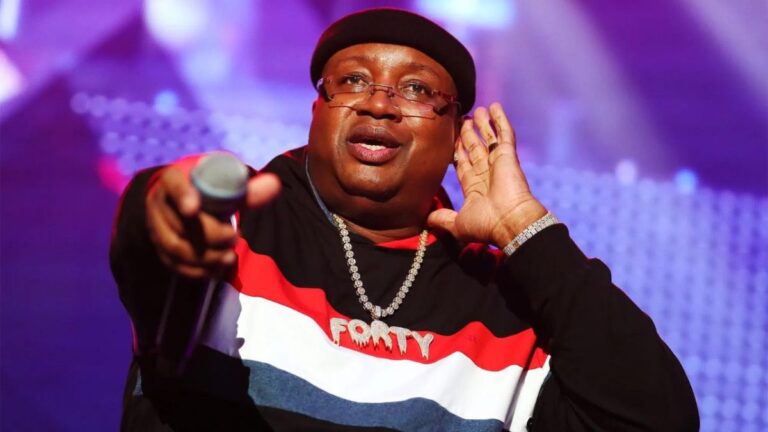 E-40 revient sur le fait d&rsquo;être le premier homme multimillionnaire du rap : &lsquo;True Story&rsquo;
