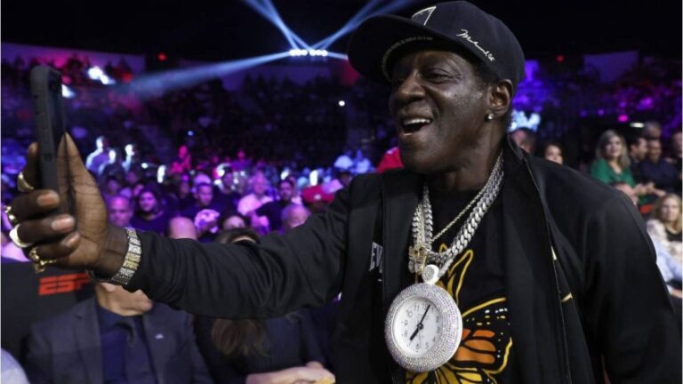 Flavor Flav rappelle comment un «crackhead» a inspiré son collier d&rsquo;horloge emblématique