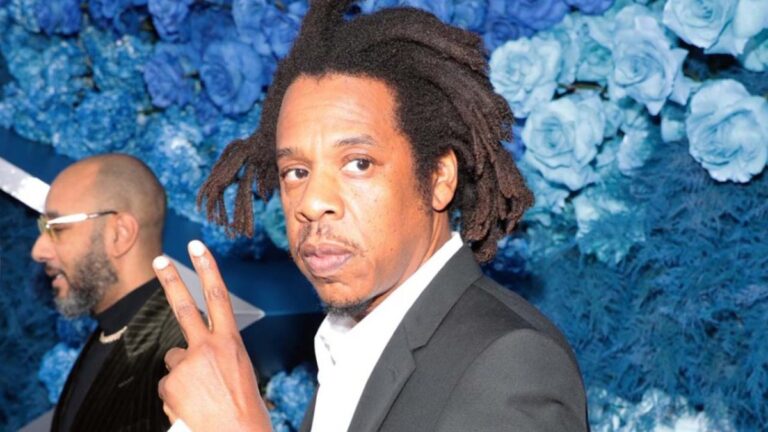 JAY-Z entre dans l&rsquo;histoire en devenant le premier artiste masculin noir à atteindre un jalon multi-platine