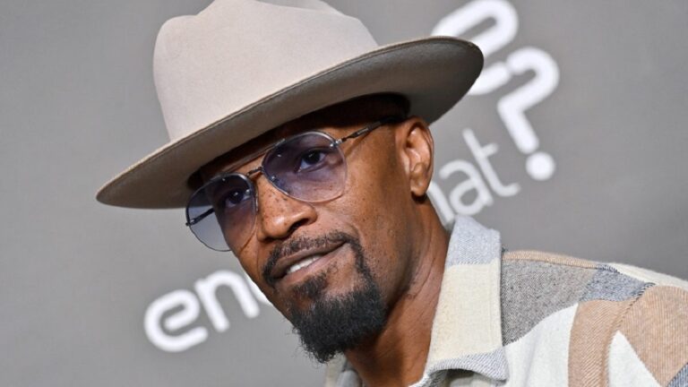 Jamie Foxx arrête les rumeurs de clones avec une promotion astucieuse