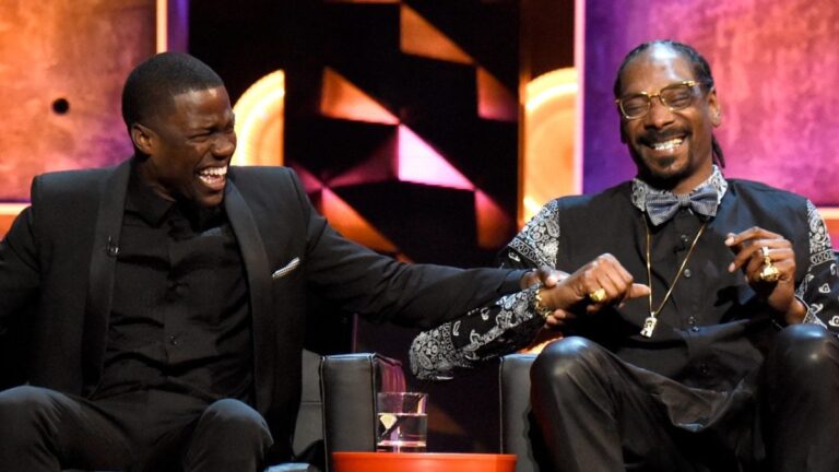 Kevin Hart fait une impression hilarante de Snoop Dogg tout en partageant une histoire bizarre sur les mauvaises herbes