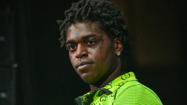 Kodak Black impressionne les fans alors qu&rsquo;il monte sur scène quelques heures seulement après sa sortie de prison