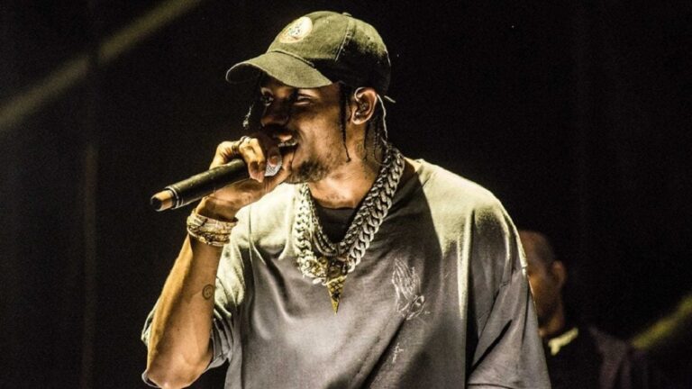 Les fans de Travis Scott organisent une fête aux pyramides malgré l&rsquo;annulation du concert « Utopia »