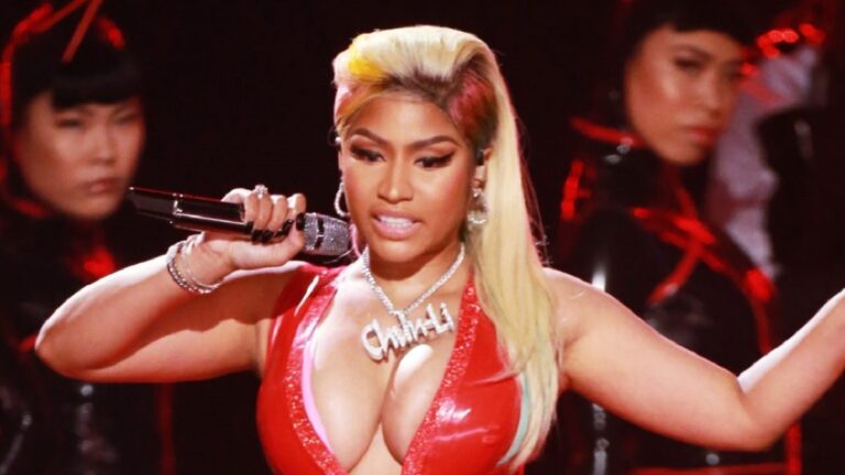 Nicki Minaj applaudit à la critique de la perruque de « Barbie »: « Qui va me vérifier? »