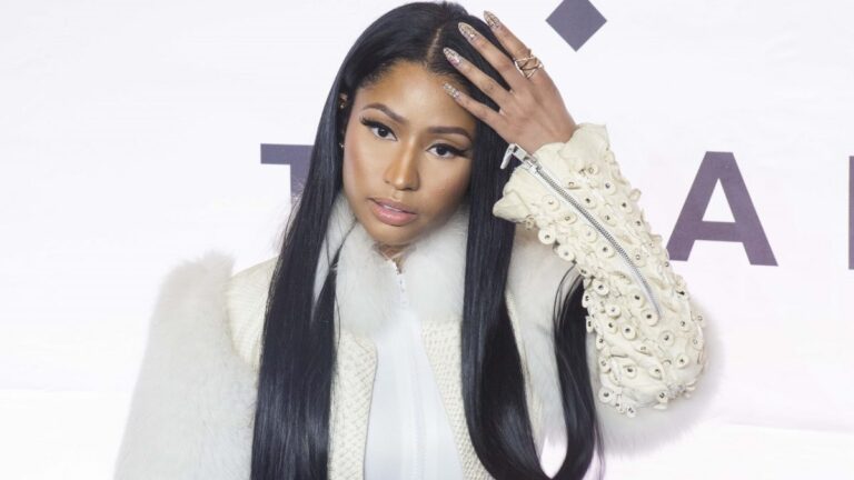 Nicki Minaj donne une mise à jour du « Pink Friday 2 », l&rsquo;appelle un « chef-d&rsquo;œuvre » qui « sauvera » l&rsquo;humanité