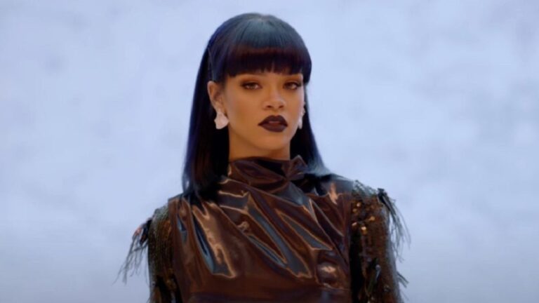 Rihanna parle de sa merde après avoir battu un nouveau disque Spotify