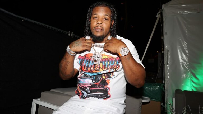 Rowdy Rebel appelle le plafond sur les rapports de vol de montre et de chaîne