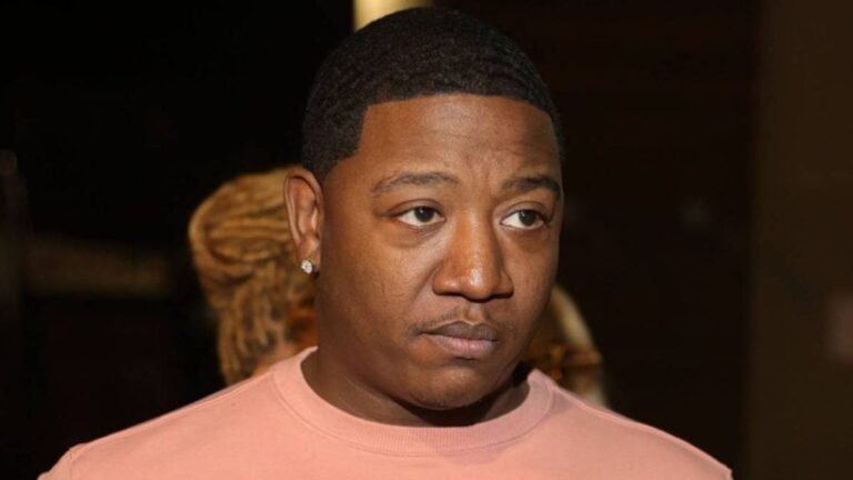 Yung Joc se déchaîne après que les fans aient choisi la carte-cadeau Amazon plutôt que de le rencontrer