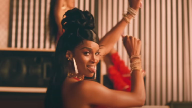 Ciara prête à « botter un $$ » alors qu&rsquo;elle riposte à Troll