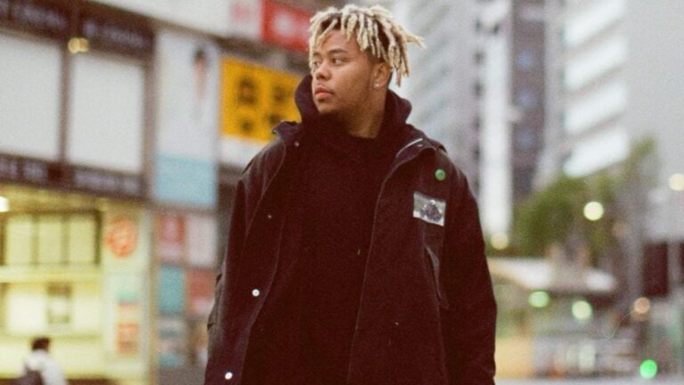 Cordae veut que les femmes mettent fin à la confusion sur le nouveau single « Make Up Your Mind » rempli de funk