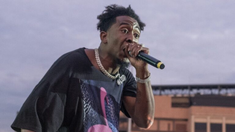 Desiigner aurait fumé de l&rsquo;herbe et manqué des tests de dépistage de drogue en cours de probation pour un incident d&rsquo;avion
