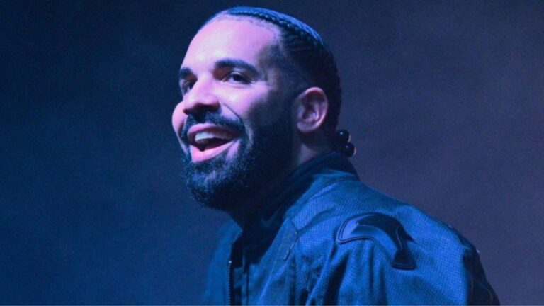 Drake se fait tatouer le nom de son fils sur la nuque