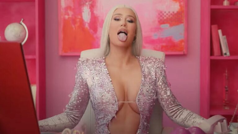 Iggy Azalea dévoile son secret pour obtenir son orgasme alors qu&rsquo;elle revient au rap