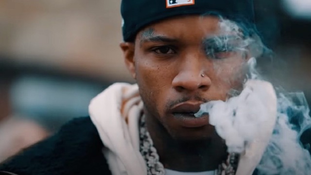 La demande de libération sous caution de Tory Lanez n&rsquo;a pas encore été déposée alors que son avocat mène la grande vie en Italie