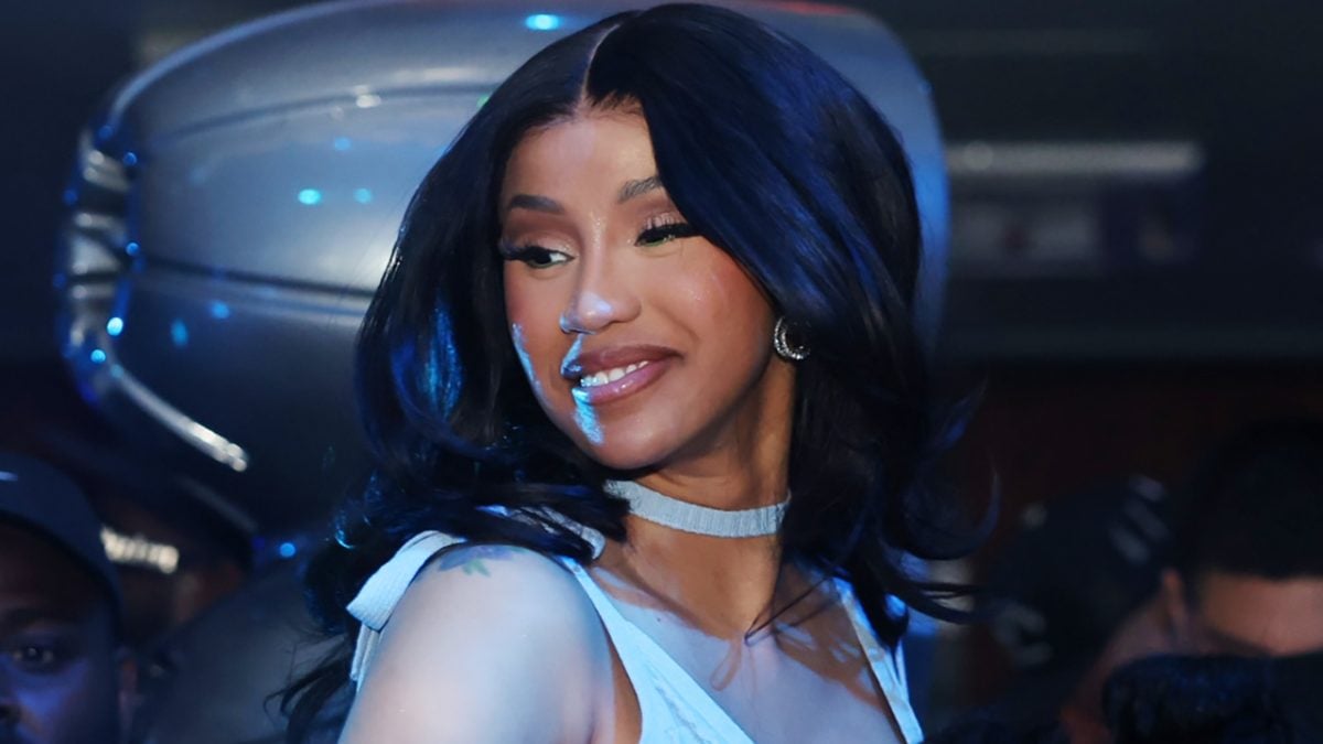 Le microphone lancé par Cardi B se vendrait 100 000 $ - Rap Ghetto Youth