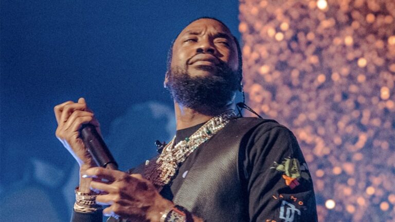 Meek Mill s&rsquo;en va sur les &lsquo;culture vautours&rsquo; de l&rsquo;industrie du disque : &lsquo;F-ck these labels&rsquo;