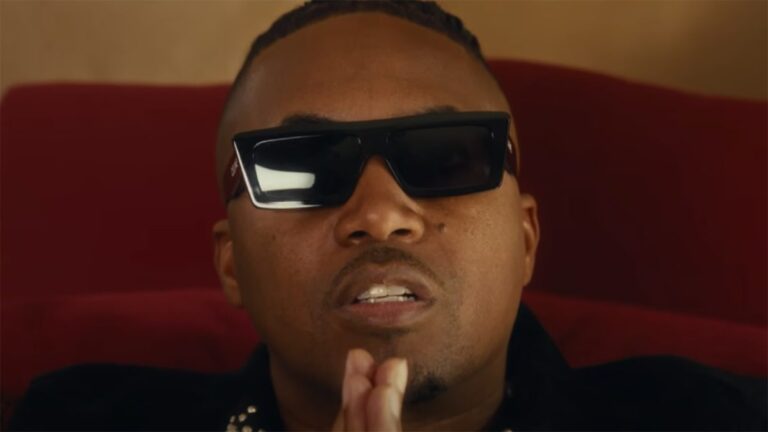 Nas se bat pour résister à la reine des damnés dans la vidéo « Black Magic »