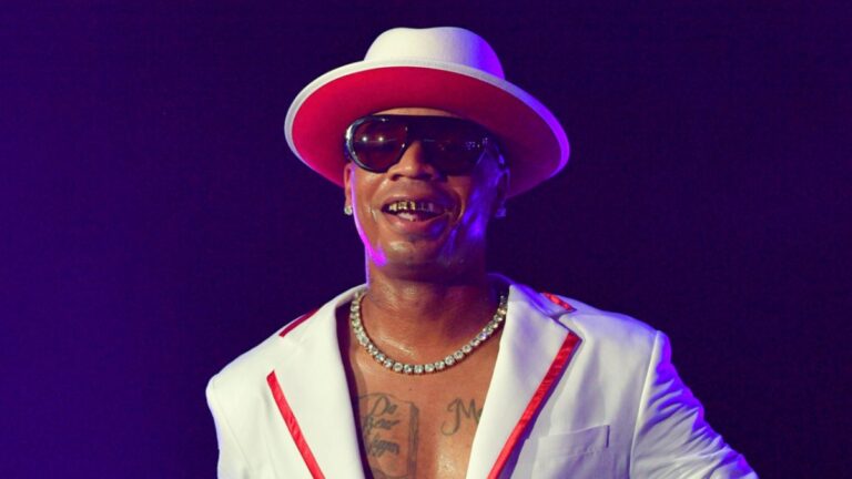 Plies réagit de manière hilarante à la bagarre de bateaux fluviaux en Alabama : « J&rsquo;aurais aimé y être ! »