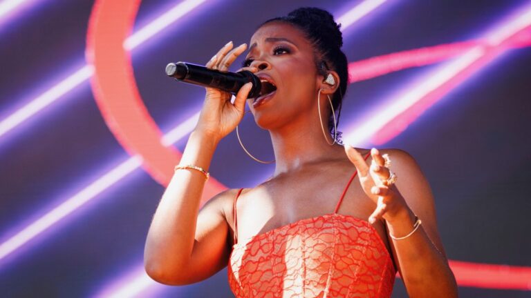 Ari Lennox parle de ses luttes de validation « embarrassantes »