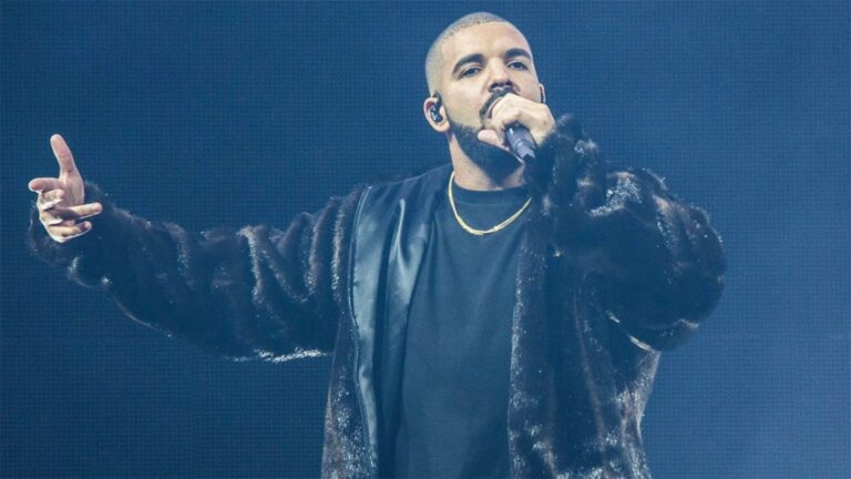Drake promet à ses fans 10 000 $, un vol en première classe et des billets VIP pour le spectacle : « I F-ck With You »