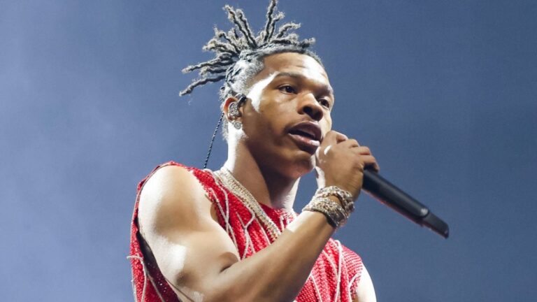Lil Baby fait des cascades lors de la compétition et dit qu&rsquo;il est « le dernier d&rsquo;une race mourante »