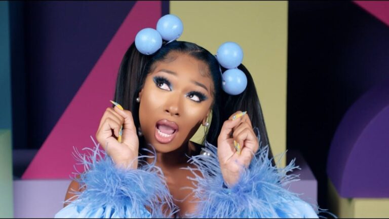 Megan Thee Stallion lance une initiative en matière de santé mentale : « C&rsquo;est normal de ne pas aller bien »