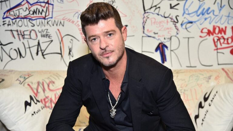 Robin Thicke voit des « lignes floues » avec un incident « embarrassant » dans un club ivre