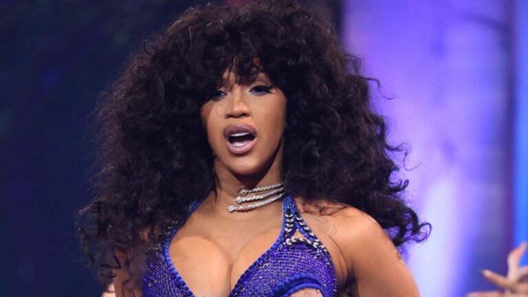 Cardi B veut que les collaborateurs qui travaillent avec ses opérations ne « choisissent pas un camp »