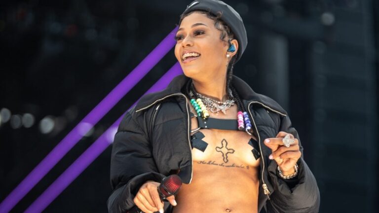 Coi Leray dit qu&rsquo;elle « réfléchit » à un boulot de seins