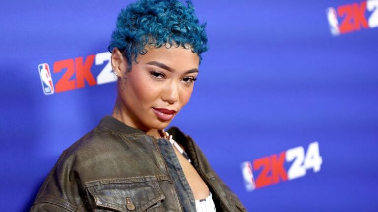 Coi Leray réagit après avoir été frappée par un objet sur scène