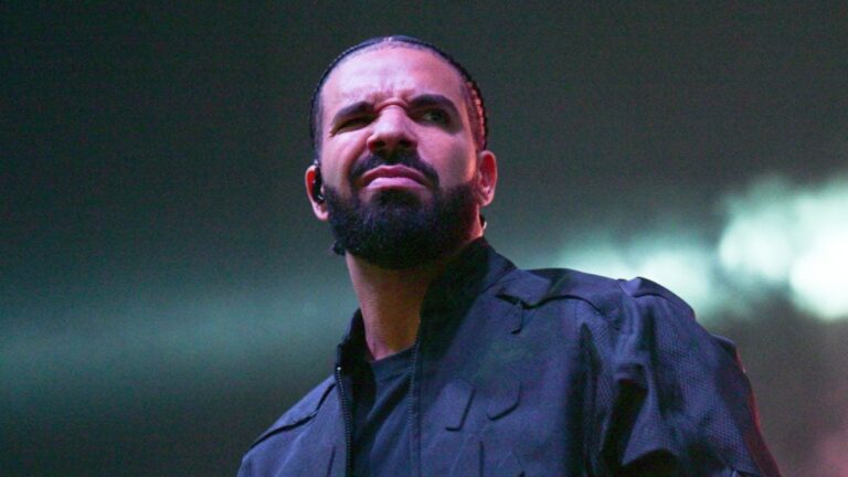 Drake Trolls la foule de Miami avec une fausse pompe de retraite