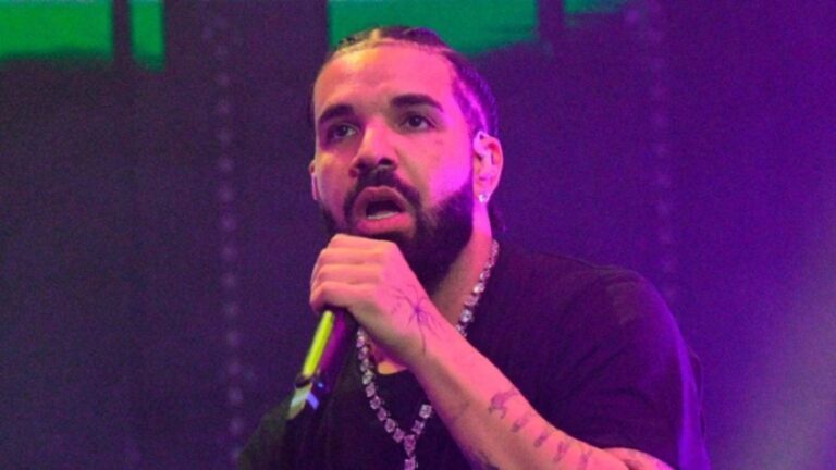 Drake offre un G-Wagon lors du dernier spectacle à Toronto de la tournée It&rsquo;s All A Blur